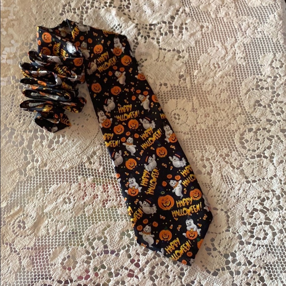 Halloween Pascal Tie Pre Owned